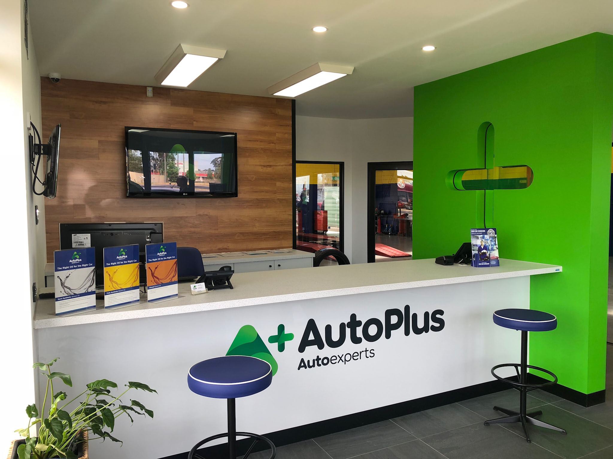 franchise-dandenong-customers-mechanics.jpg